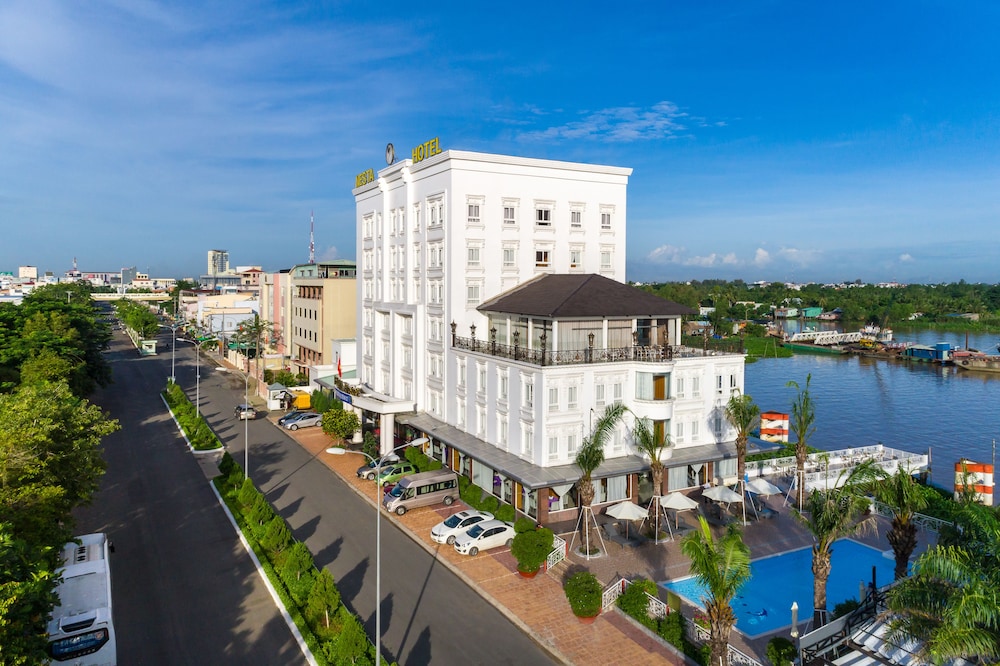 Nesta Hotel 2/64
