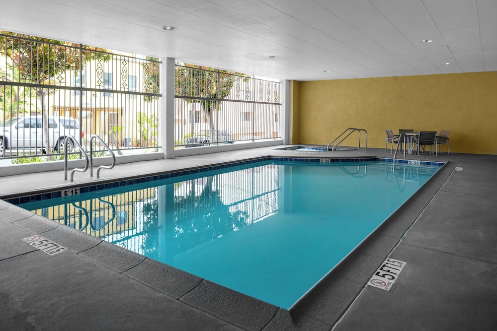 swimming pool spa