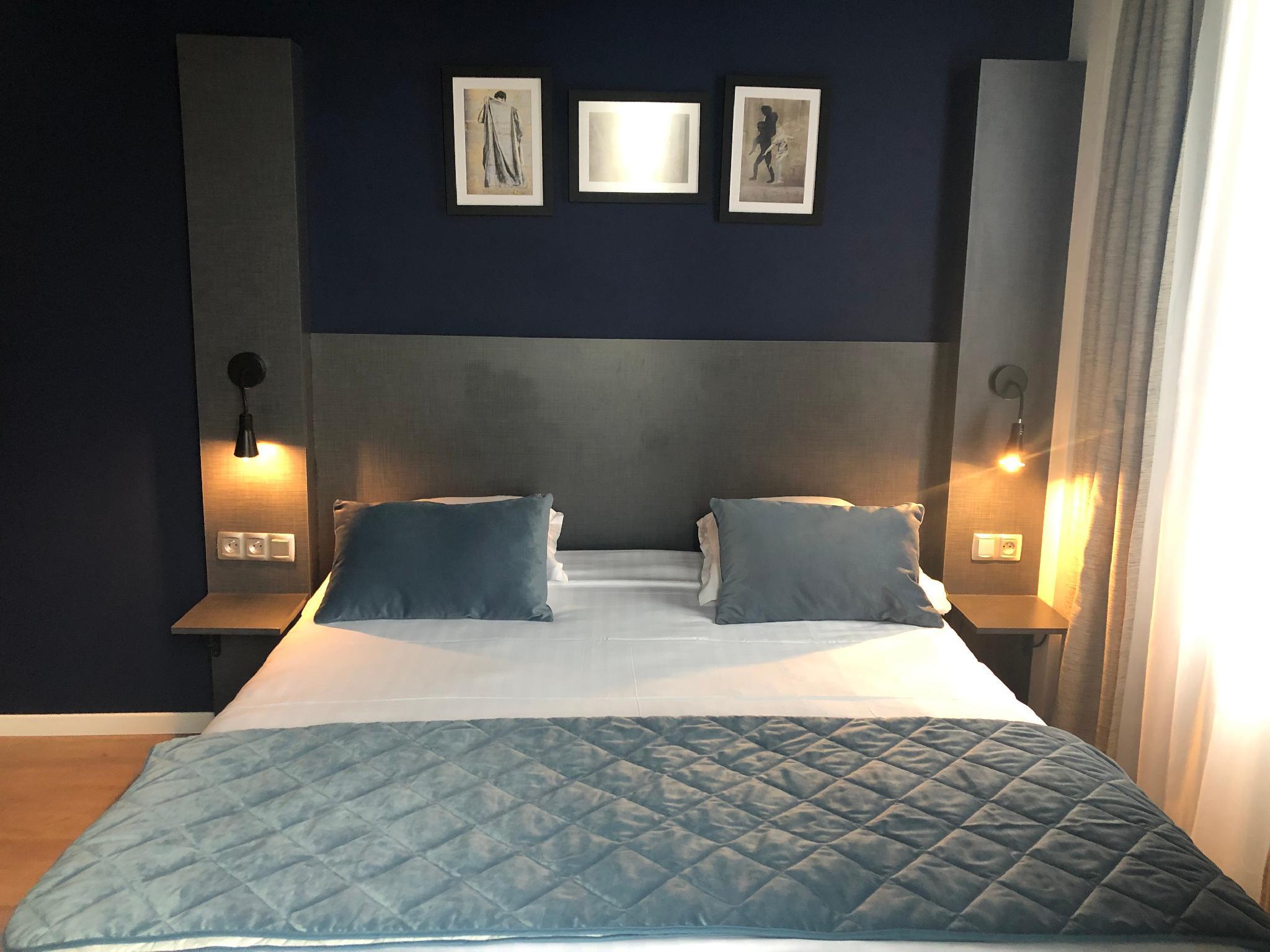 Room, Single, Double Bed