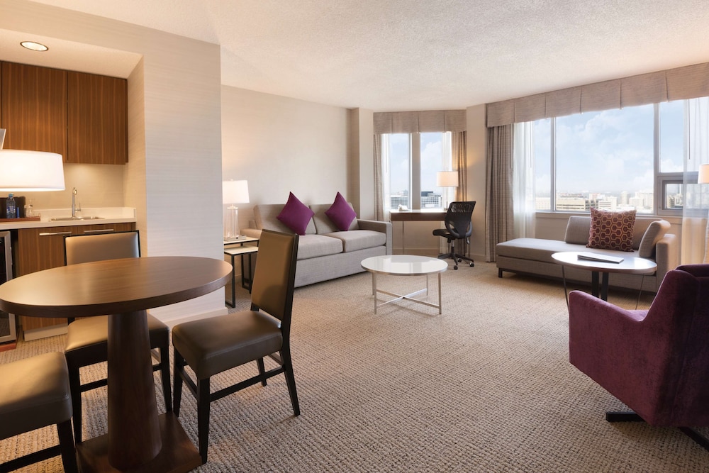 Coast Edmonton Plaza Hotel 32/41