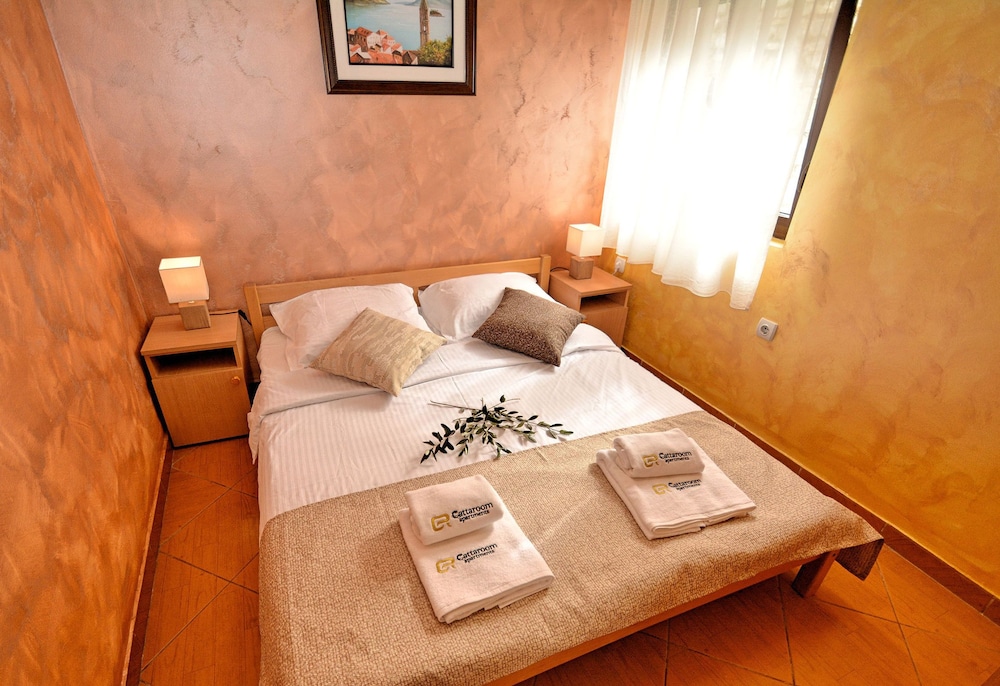 Cattaroom Apartments 27/76