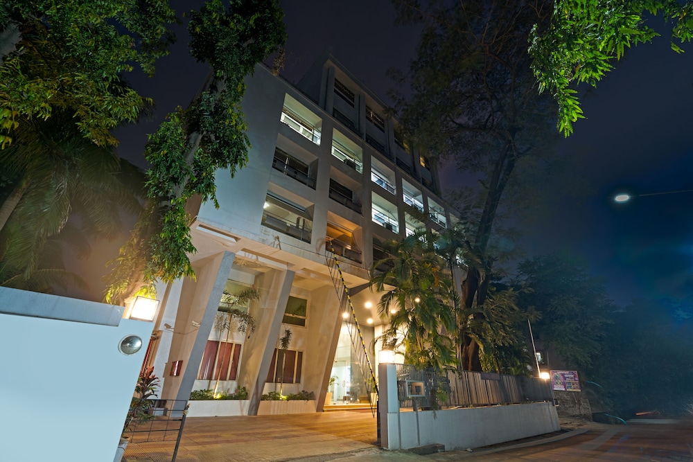 LANDMARK SUITES 5/47