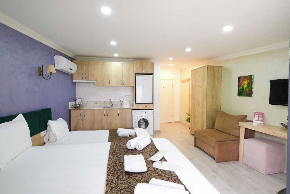 Loren Hotel Suites 15/50