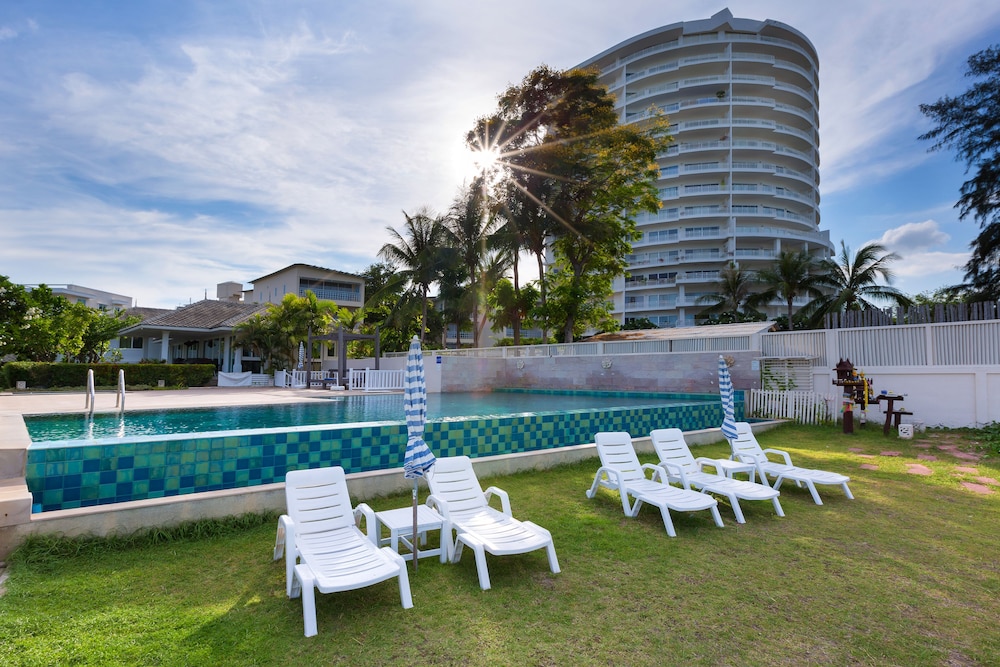 Baan Poolom Beachfront Condominium 39/50