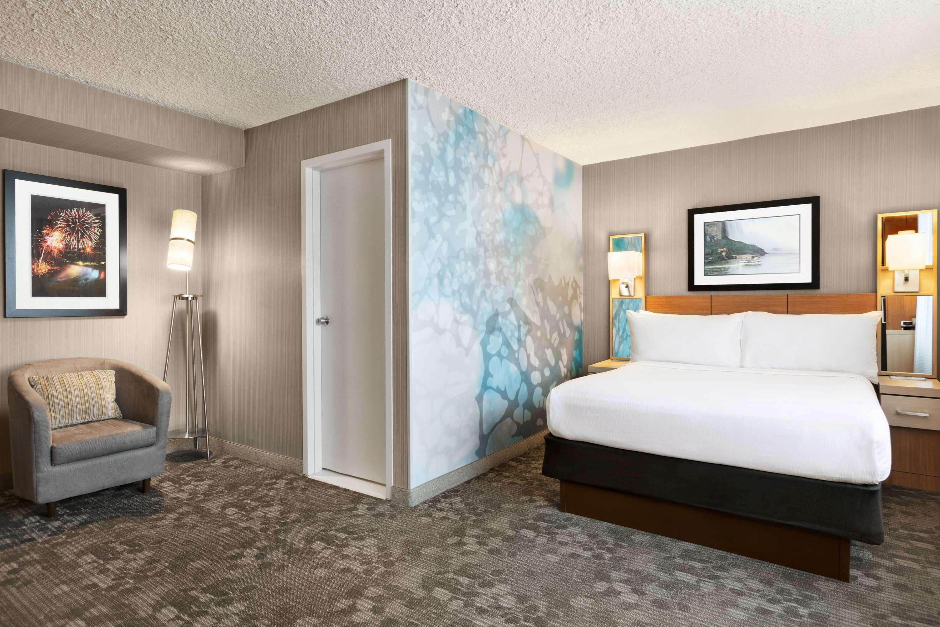 Room, Queen Bed, City or Casino View