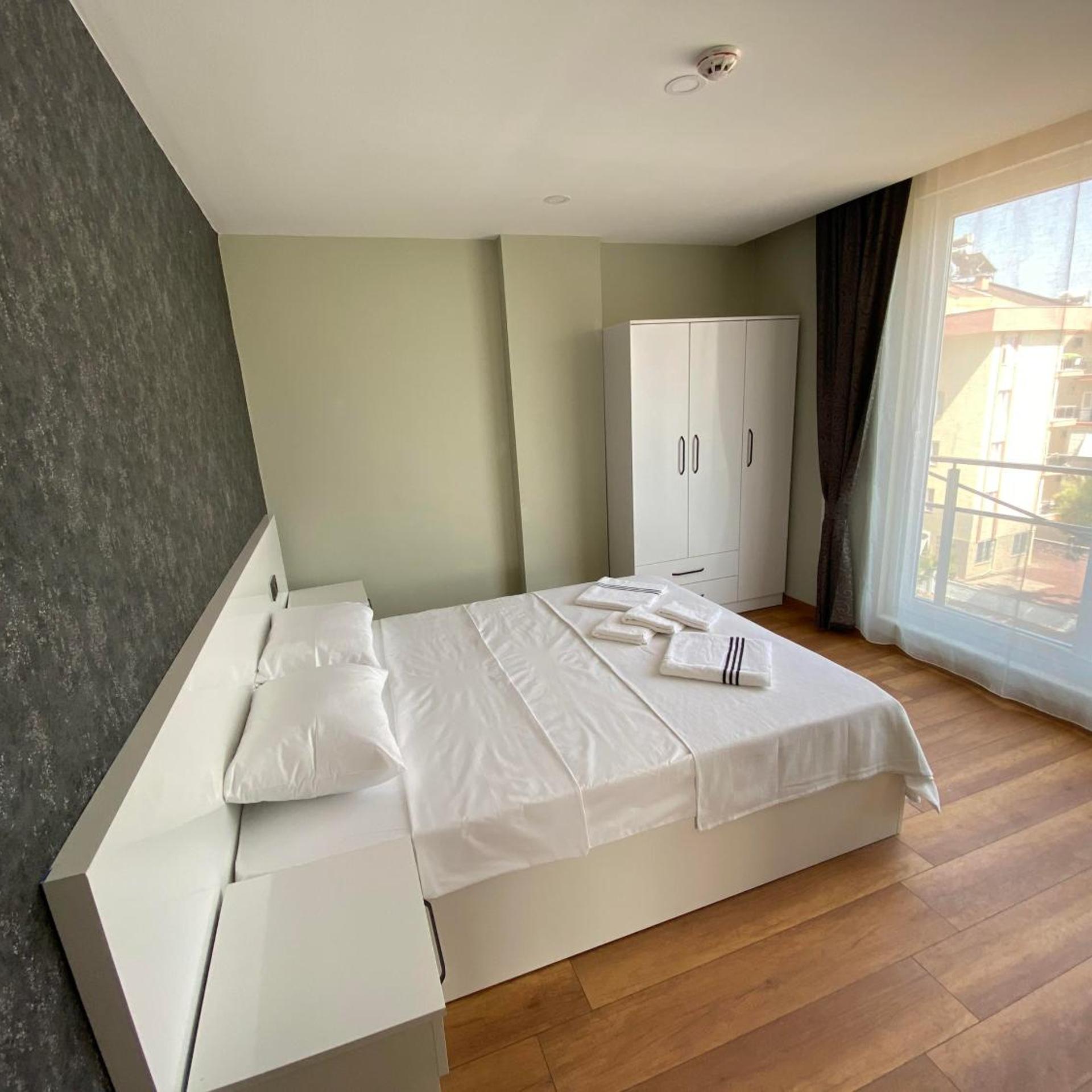 London Hotel 10/36