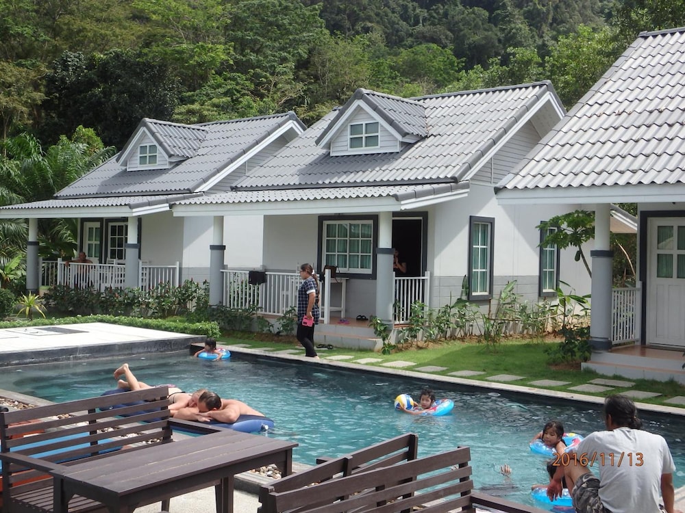 Suksompong Resort 20/29