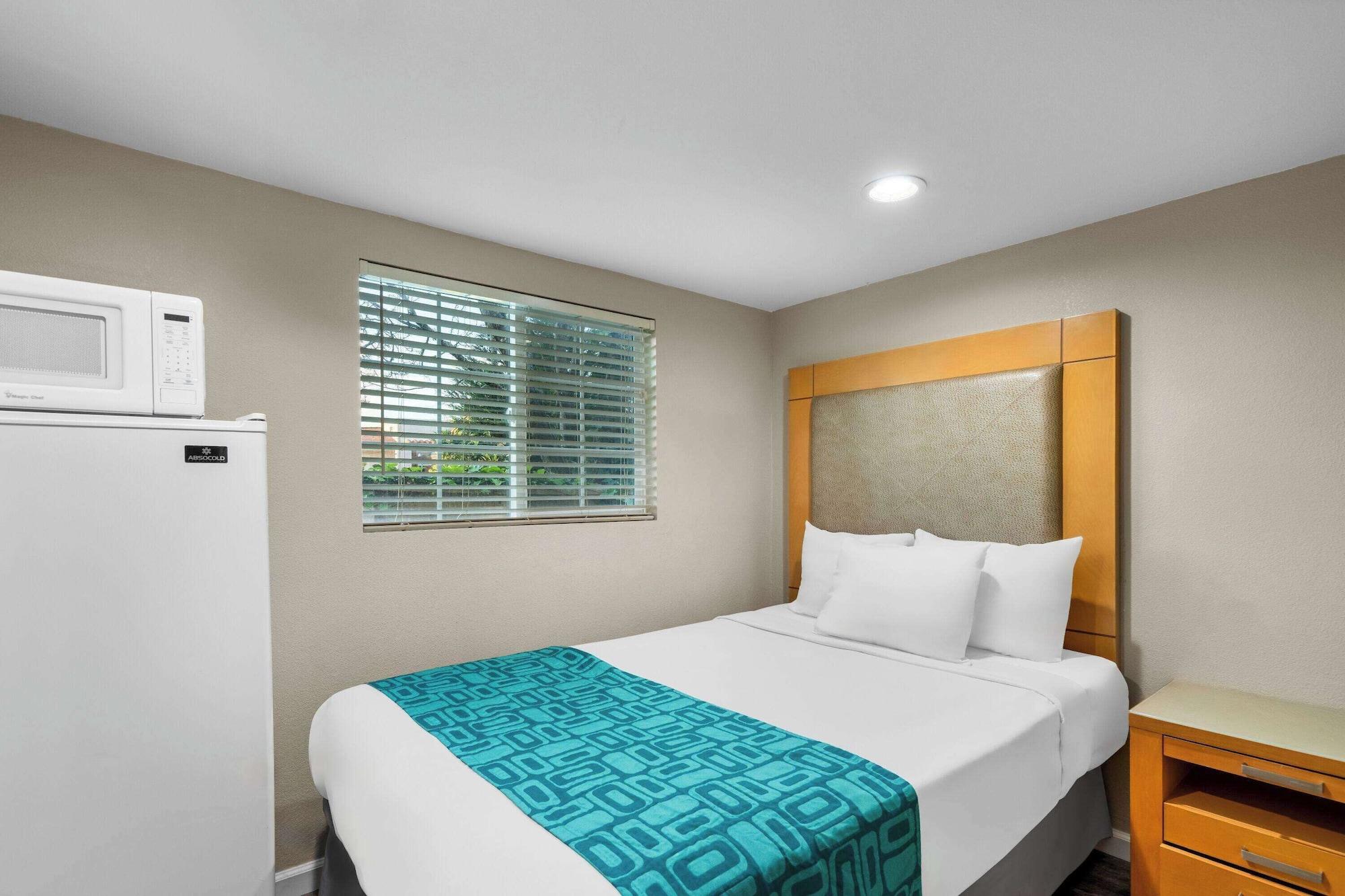 Business, Multiple Beds, Partial Ocean View