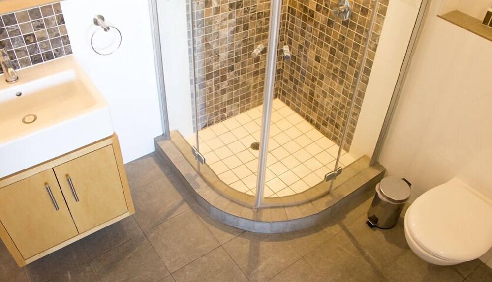 ITC Hospitality Group Penthouse 2 Bedrooms Cartwright s Corner 34/38
