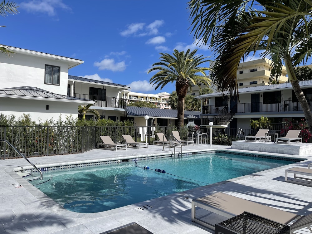 Tropic Isle Beach Resort 45/50