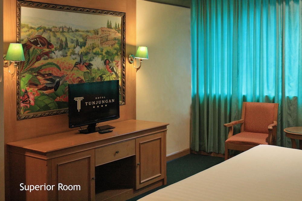 TUNJUNGAN HOTEL 66/73