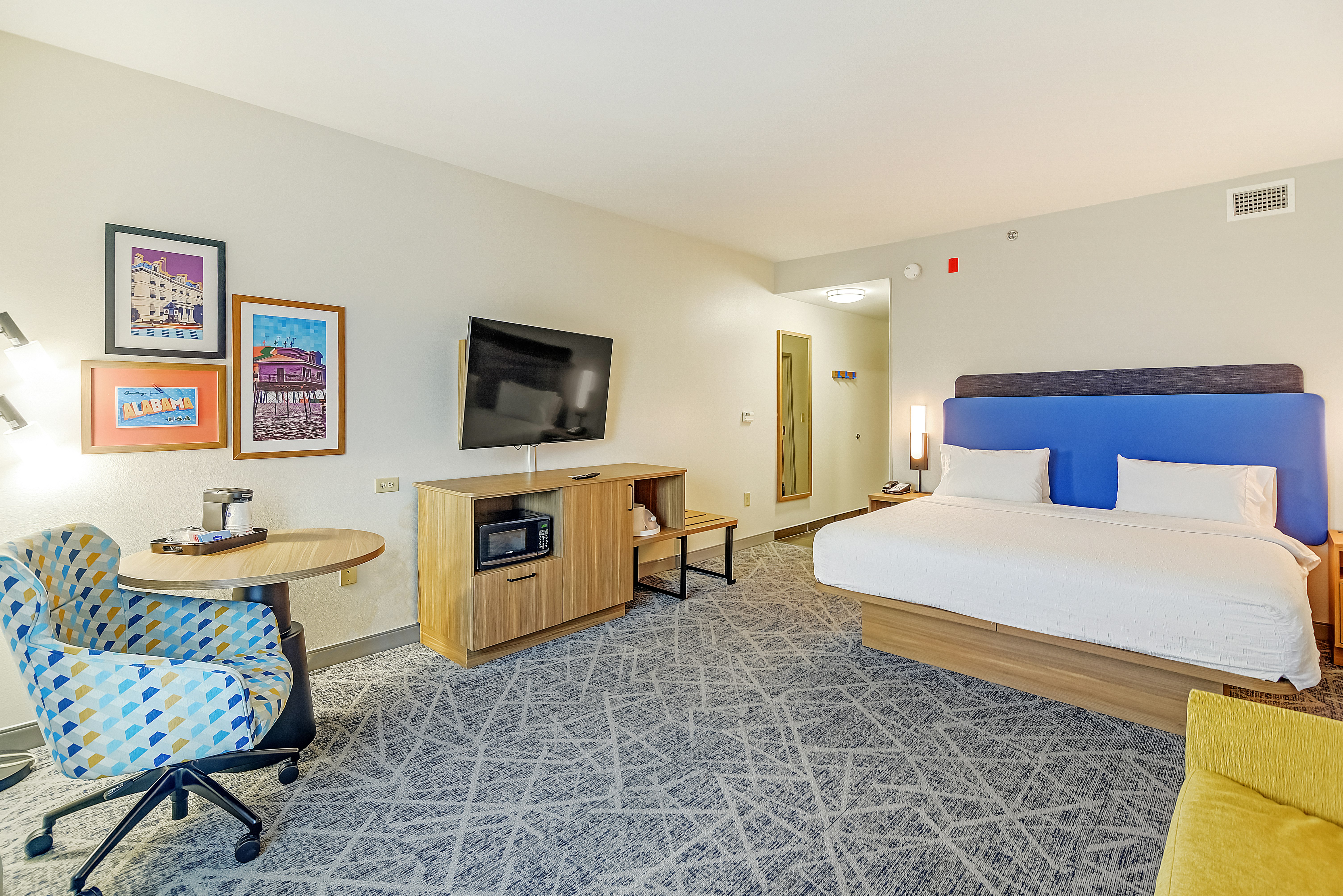 Room, King Bed, Sofa, Hampton Inn Foley 4/4