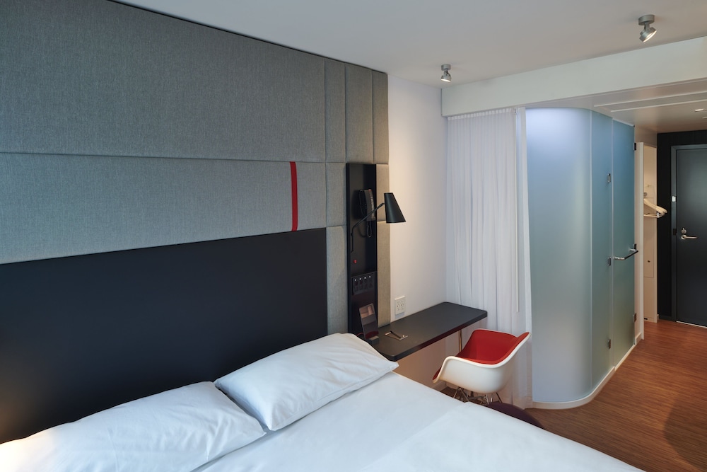 ROOM, KING BED, HIGH FLOOR
