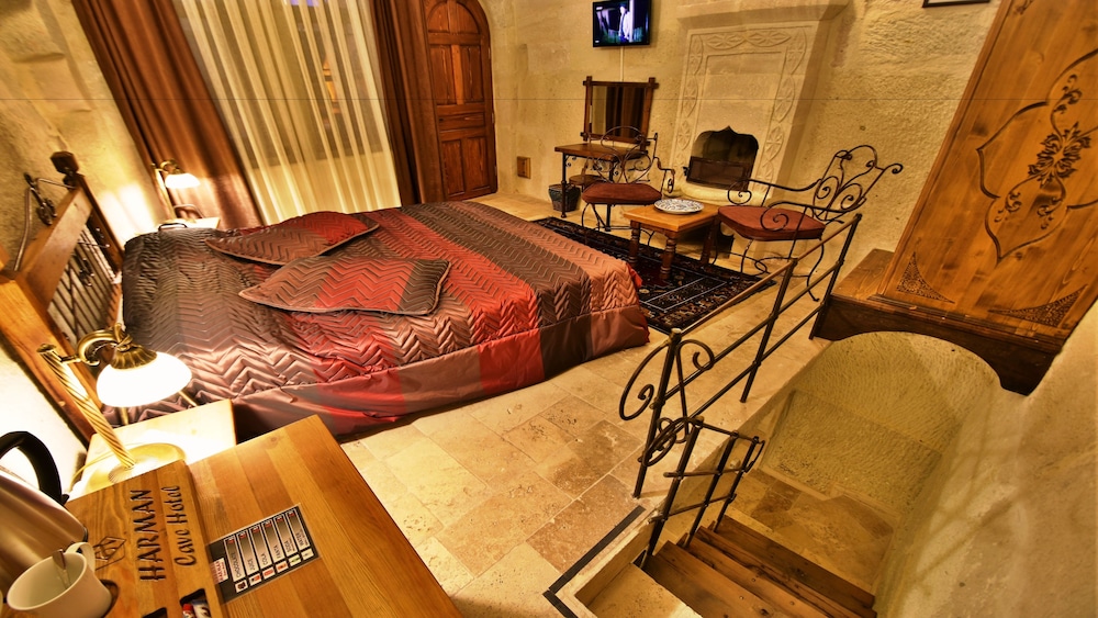 Harman Cave Hotel 43/78