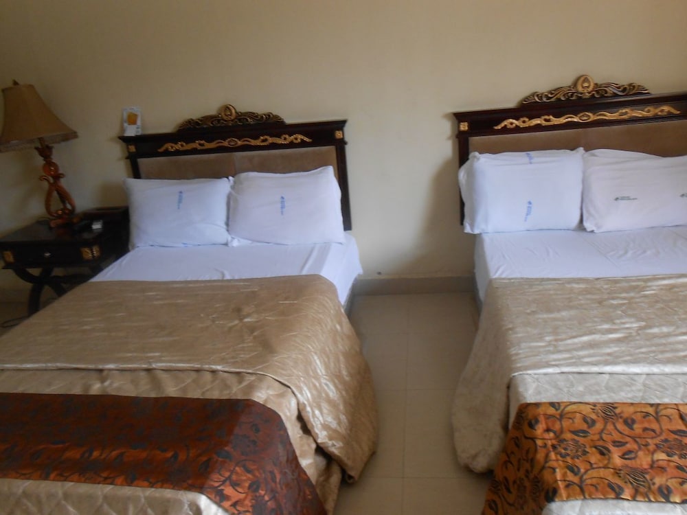 Nicolizy Hotel 12/28