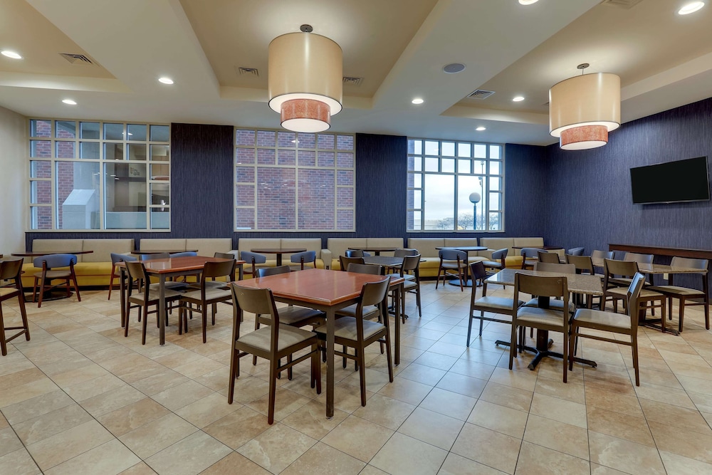 Drury Inn and Suites St Louis Arnold 34/46