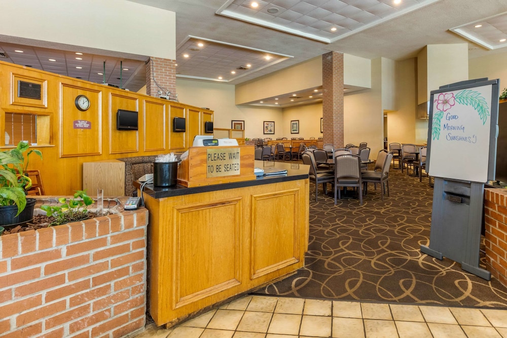 Quality Inn Exit 4 6/55