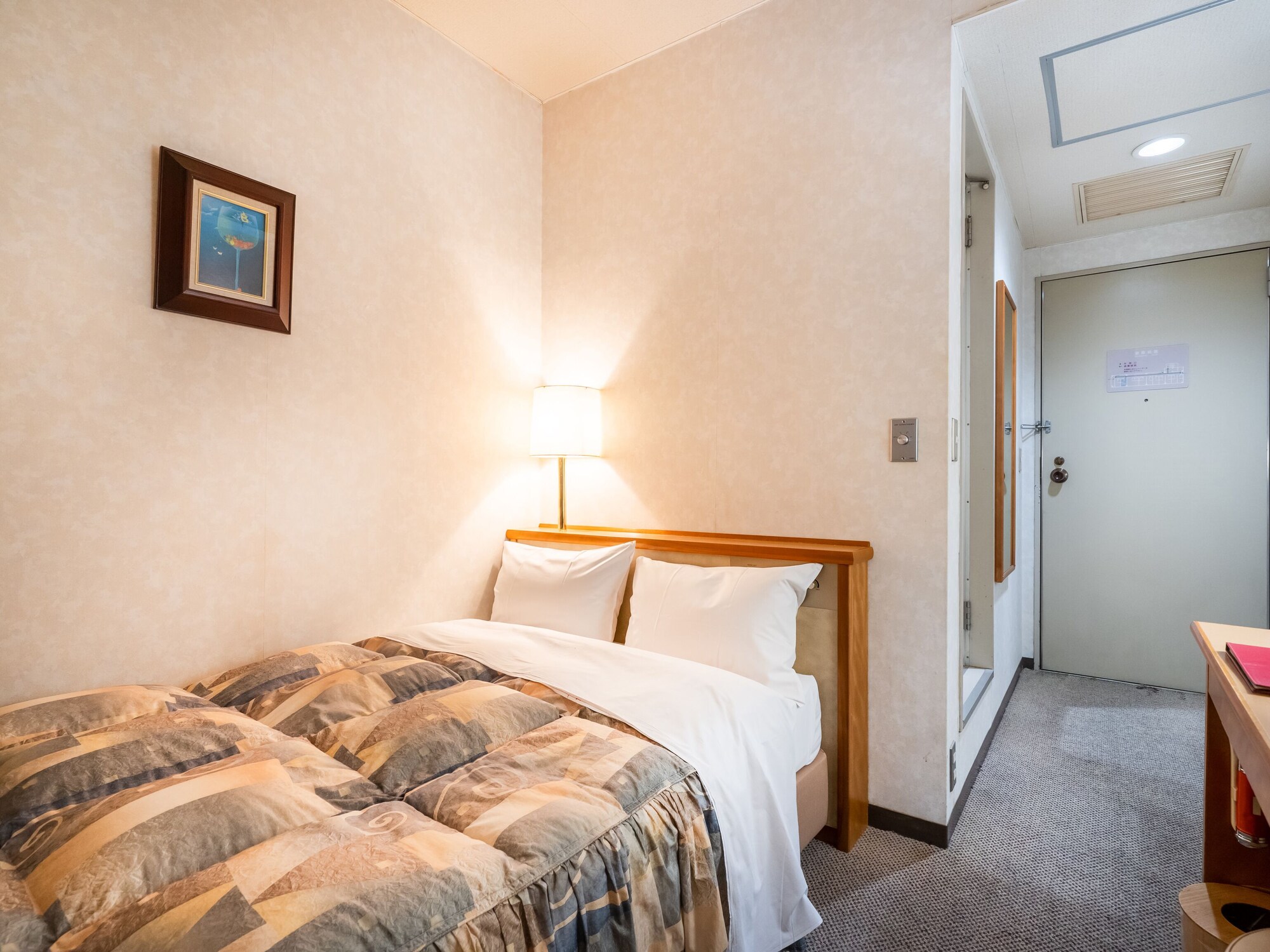 SEMI ROOM, SEMI DOUBLE BED