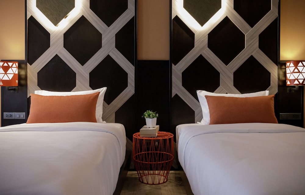 Ae Lana Chiang Mai Eclectic 33/64