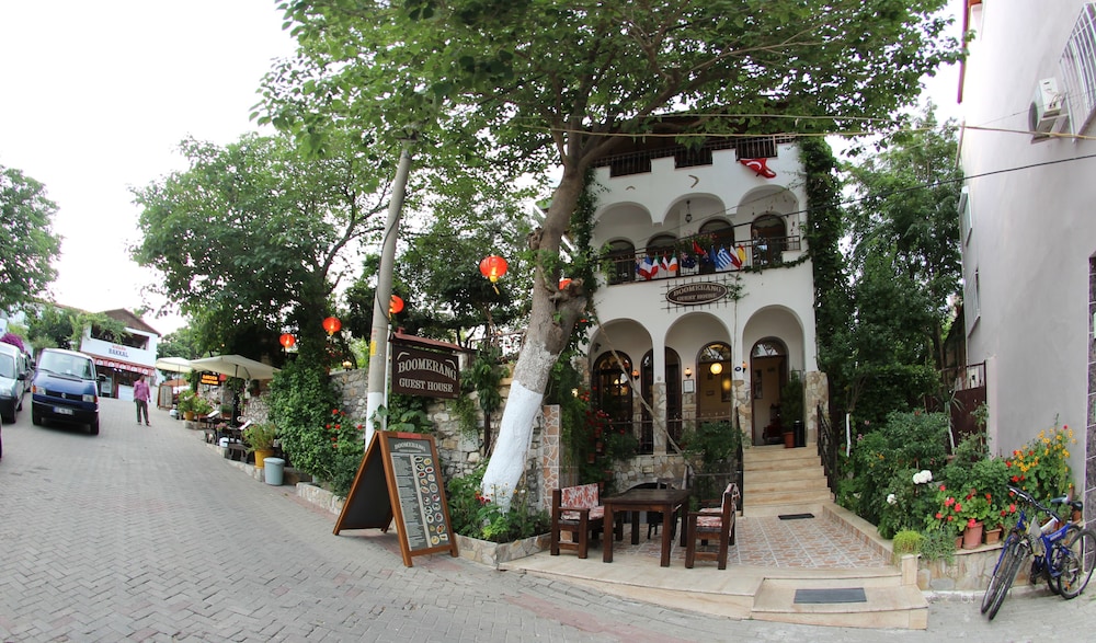 Boomerang Guest House 62/67