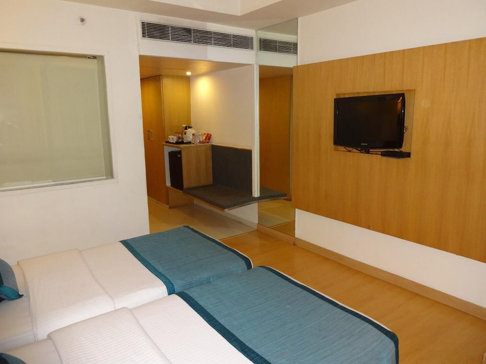 Minerva Grand Banjara 6/33