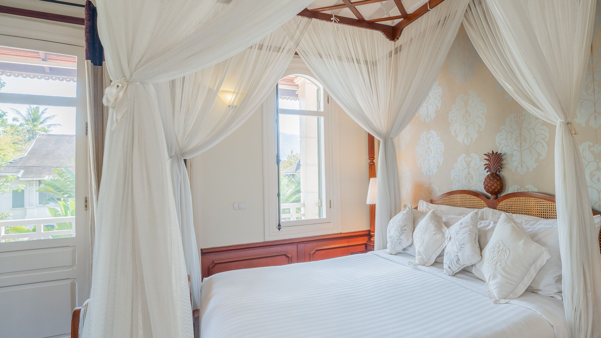 SUITE, KING BED