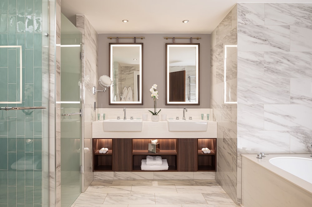 جناح سوبيريور بسرير كينج مع أريكة، The Parkgate Hotel 2/2