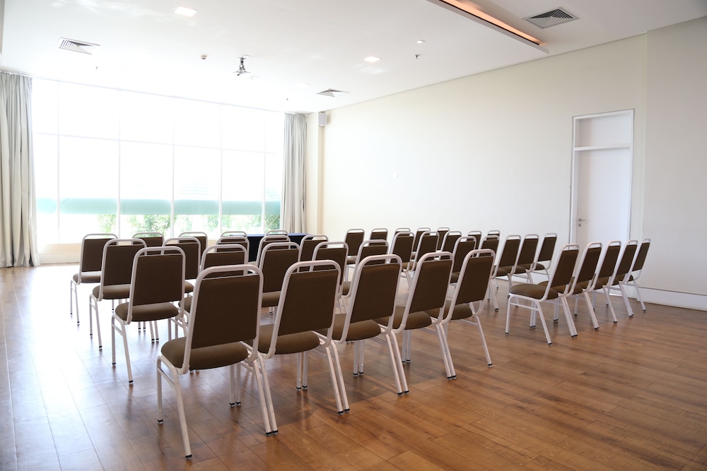 Vitoria Convention Hotel Paulinia 55/67