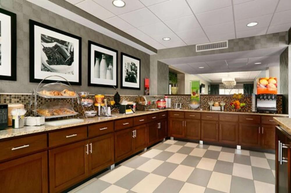 Hampton Inn Madison Huntsville Airport 50/55