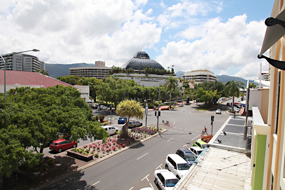 The Abbott Boutique Hotel 49/57
