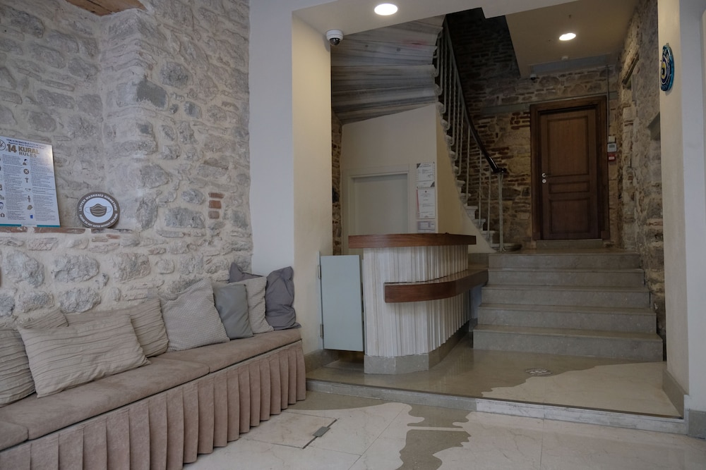 Galatahan Hotel 35/55