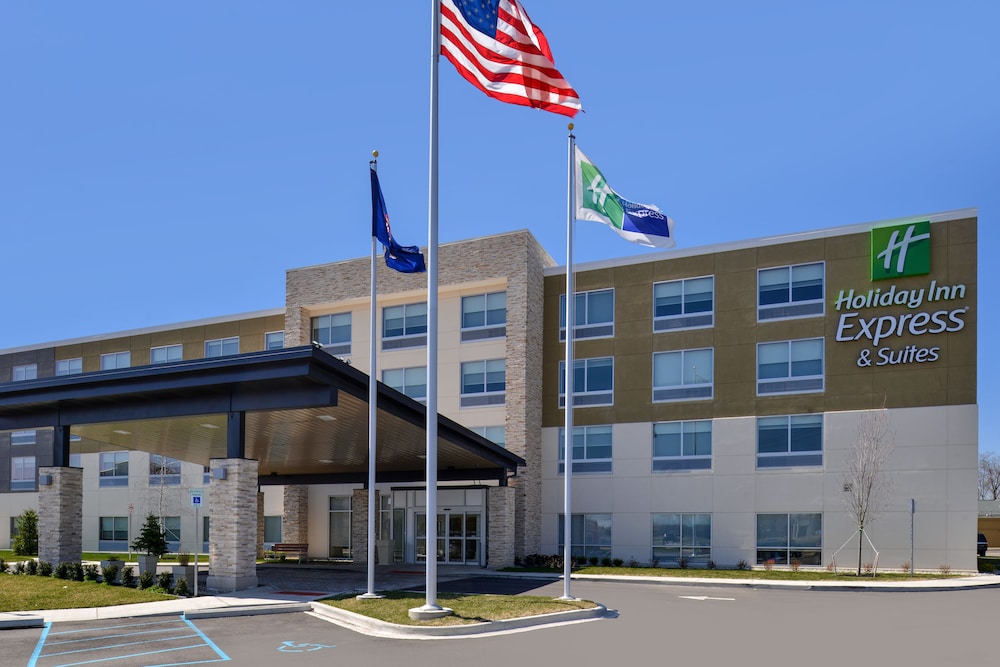 HOLIDAY INN EXPRESS & SUITES SOUTHGATE - DETROIT AREA 1/32