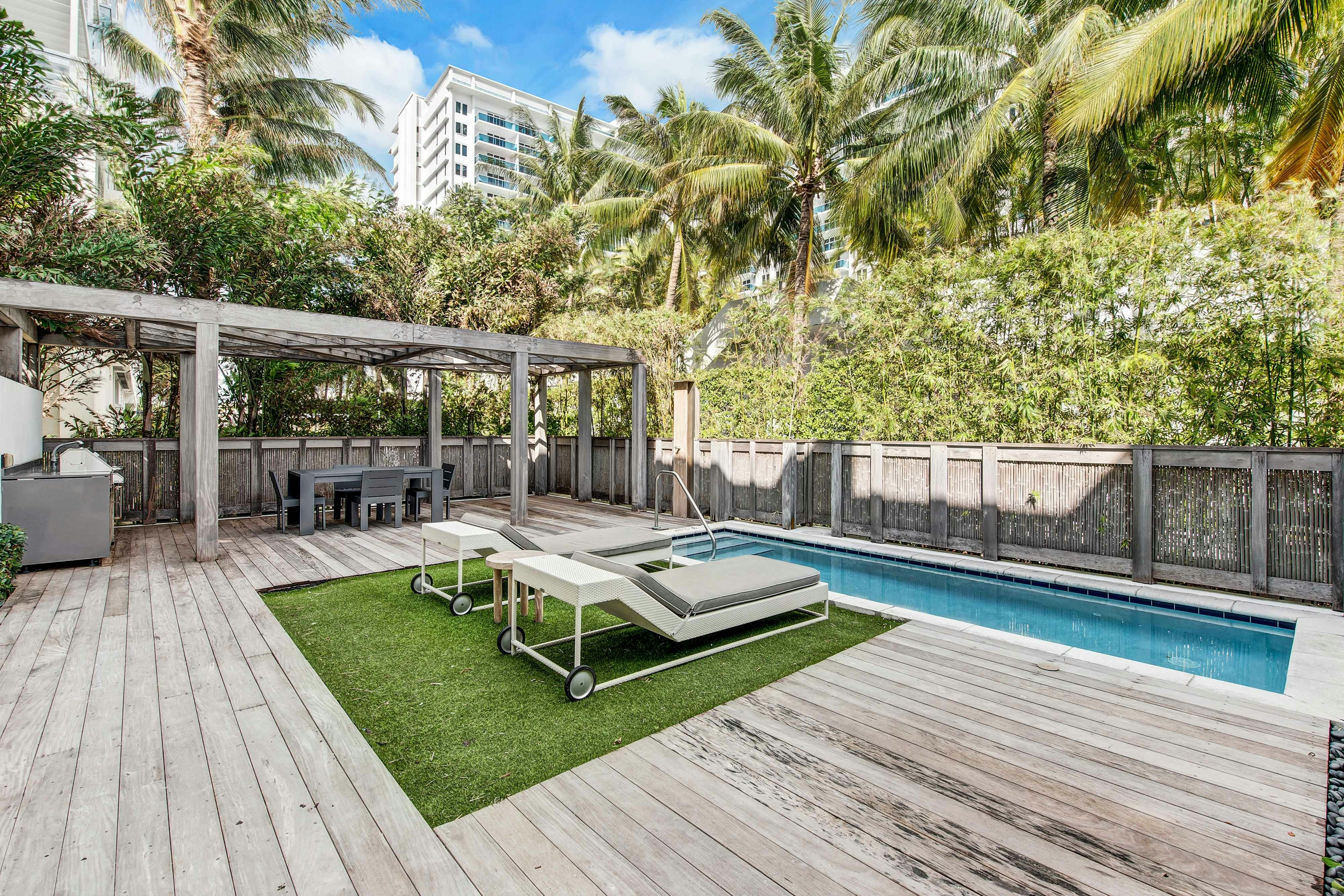 W South Beach Hotel 63/68