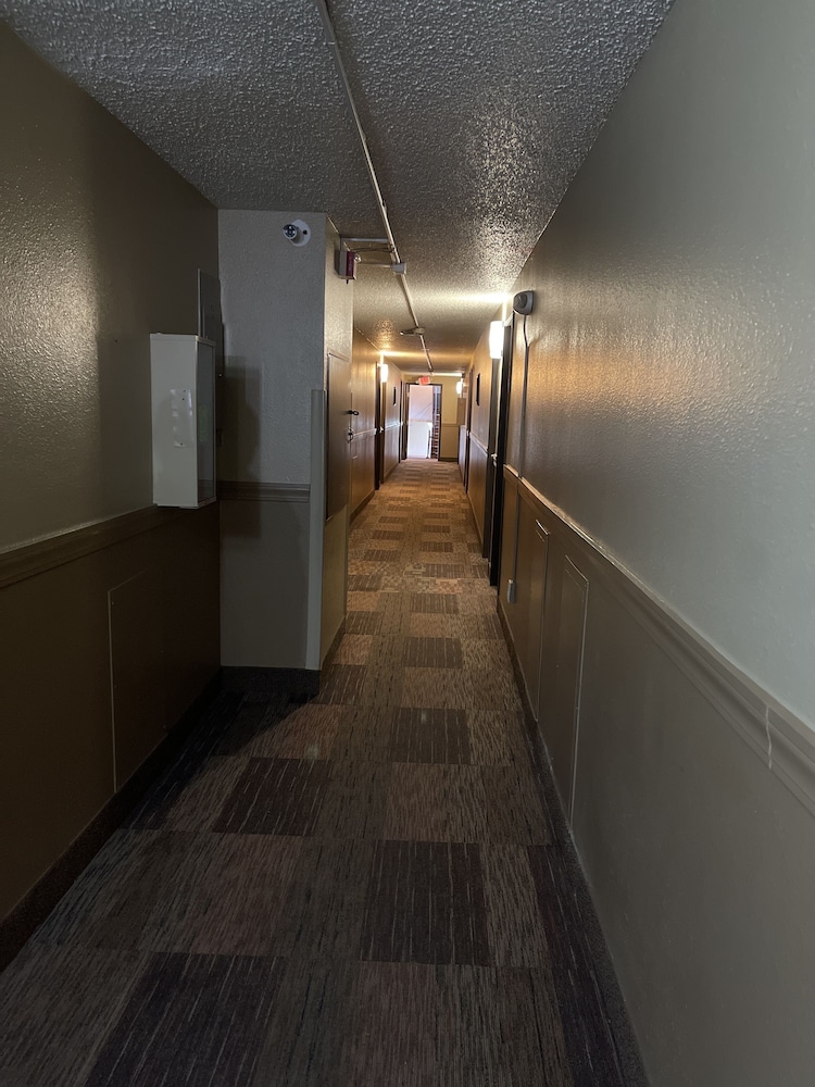Super 8 By Wyndham Bismarck 24/35