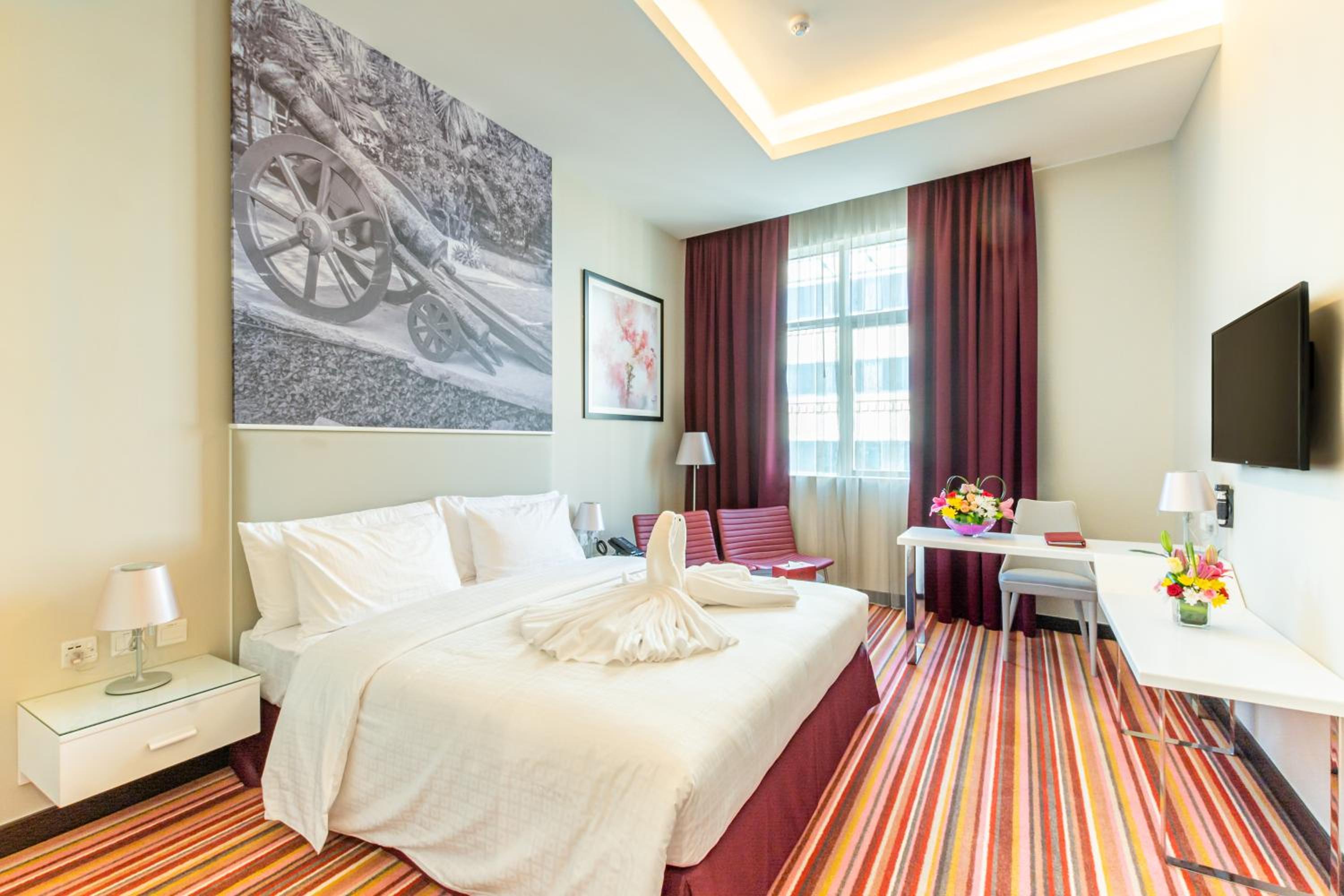 STANDARD, KING BED