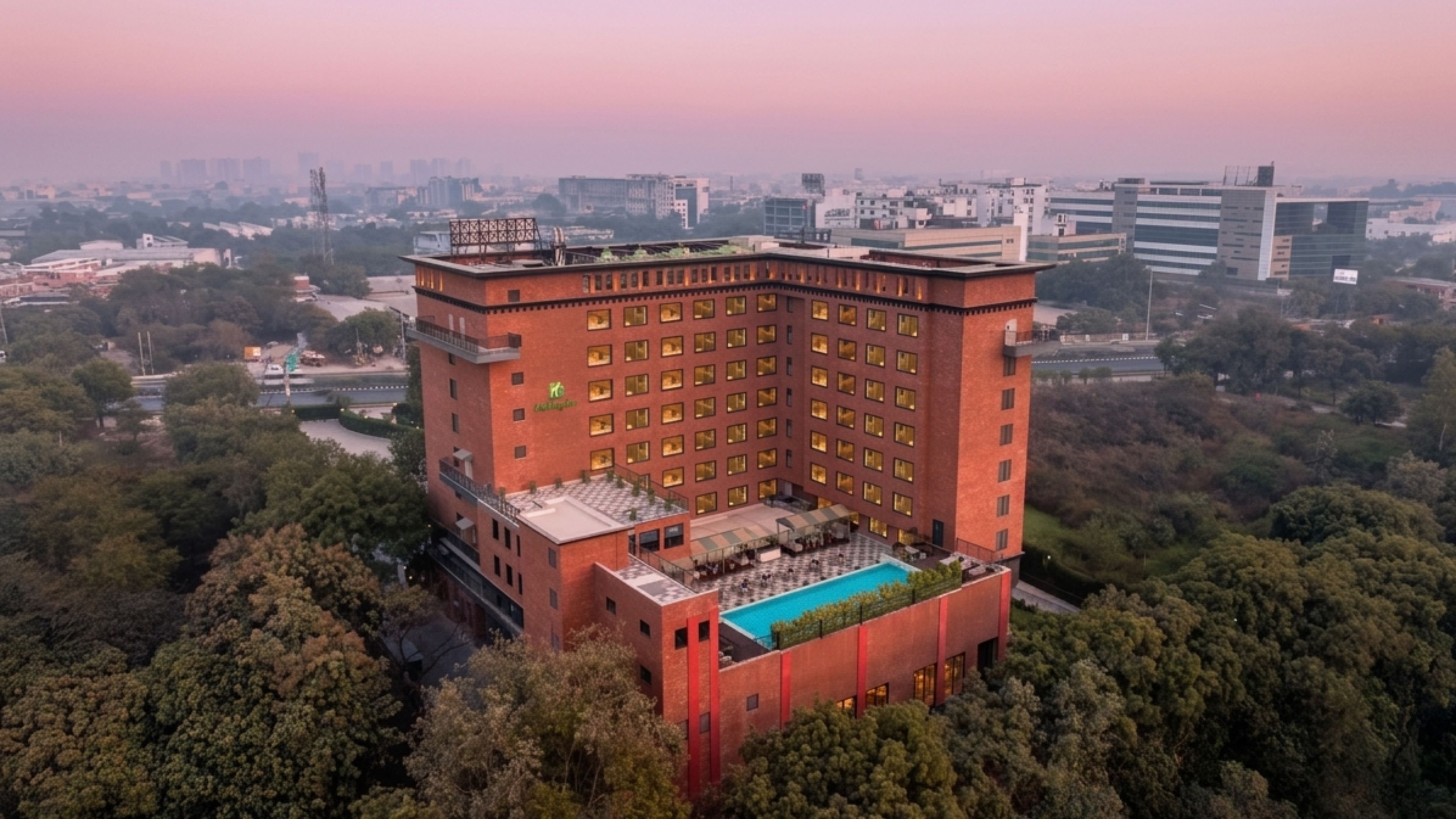 Holiday Inn Gurgaon NH8 4/50