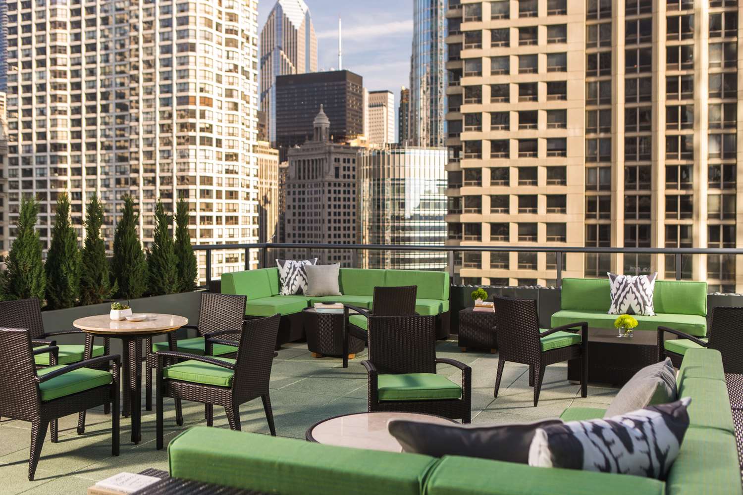 Hotel 505 River North 47/75