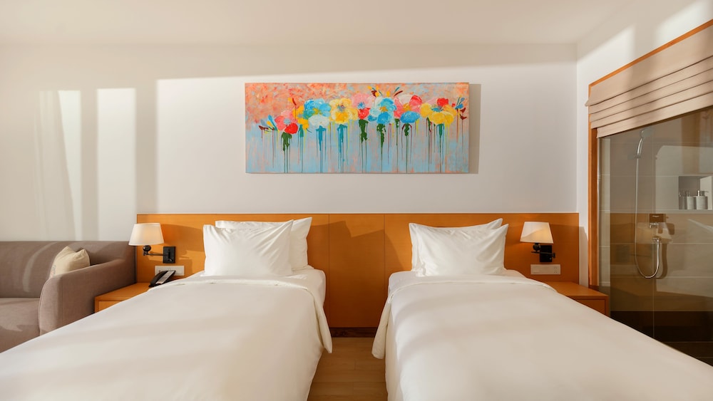 PREMIER, DELUXE, TWIN BEDS
