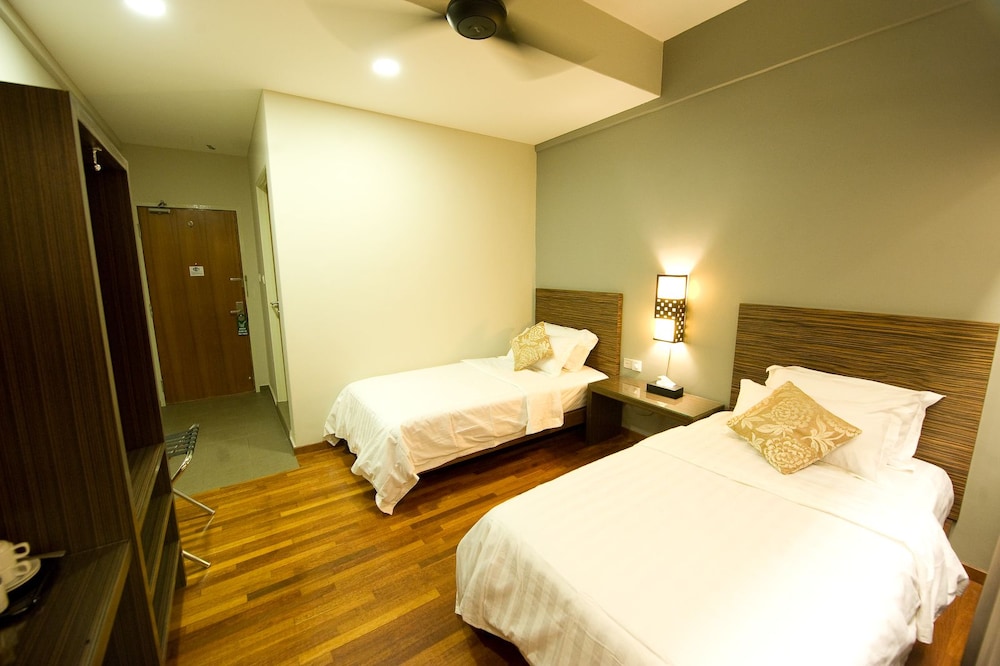 Riverside Boutique Guesthouse 6/24
