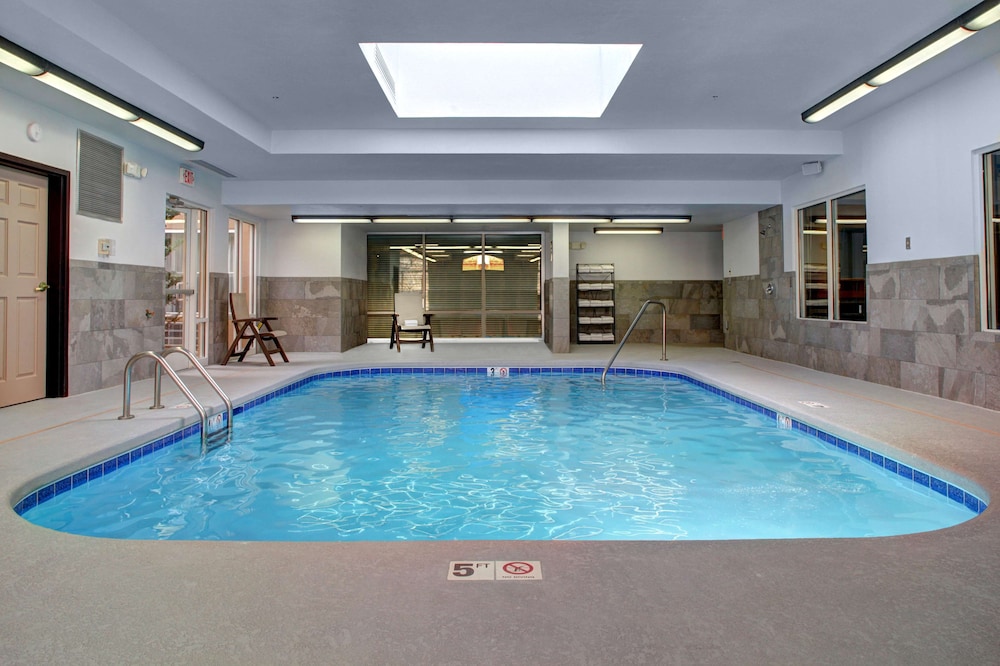 La Quinta Inn & Suites by Wyndham Asheville Downtown 11/34