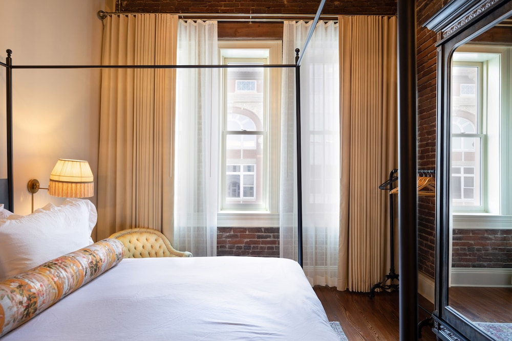 Hotel Cleo, Knoxville Downtown, a Tribute Portfolio Hotel 9/50