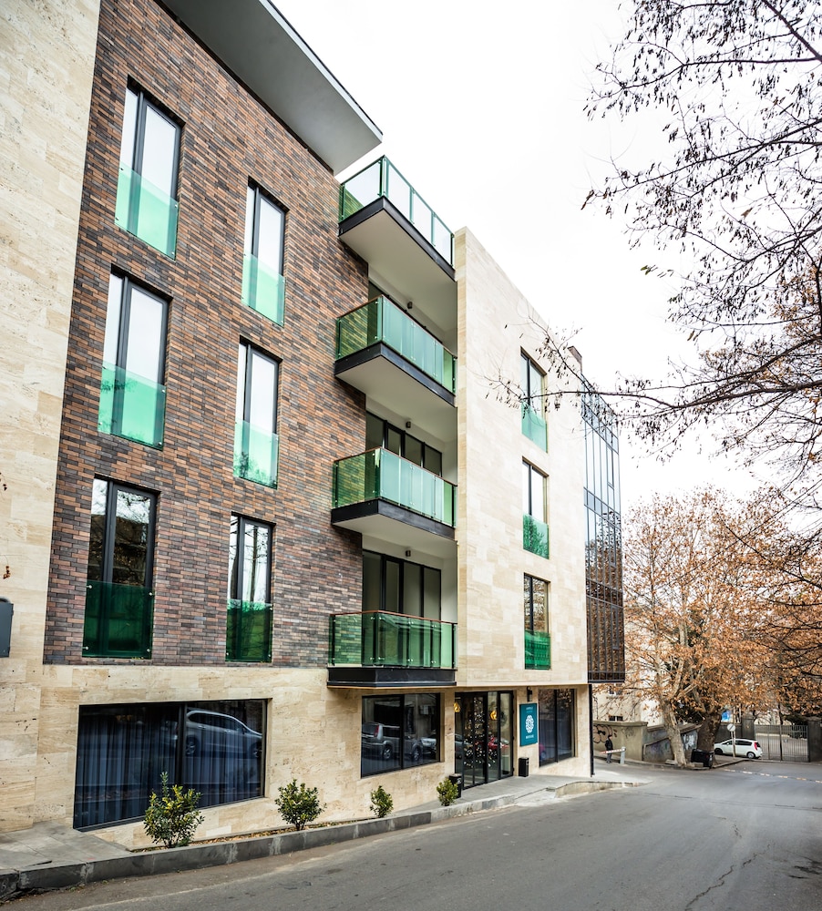 Brosse Garden Hotel 42/49