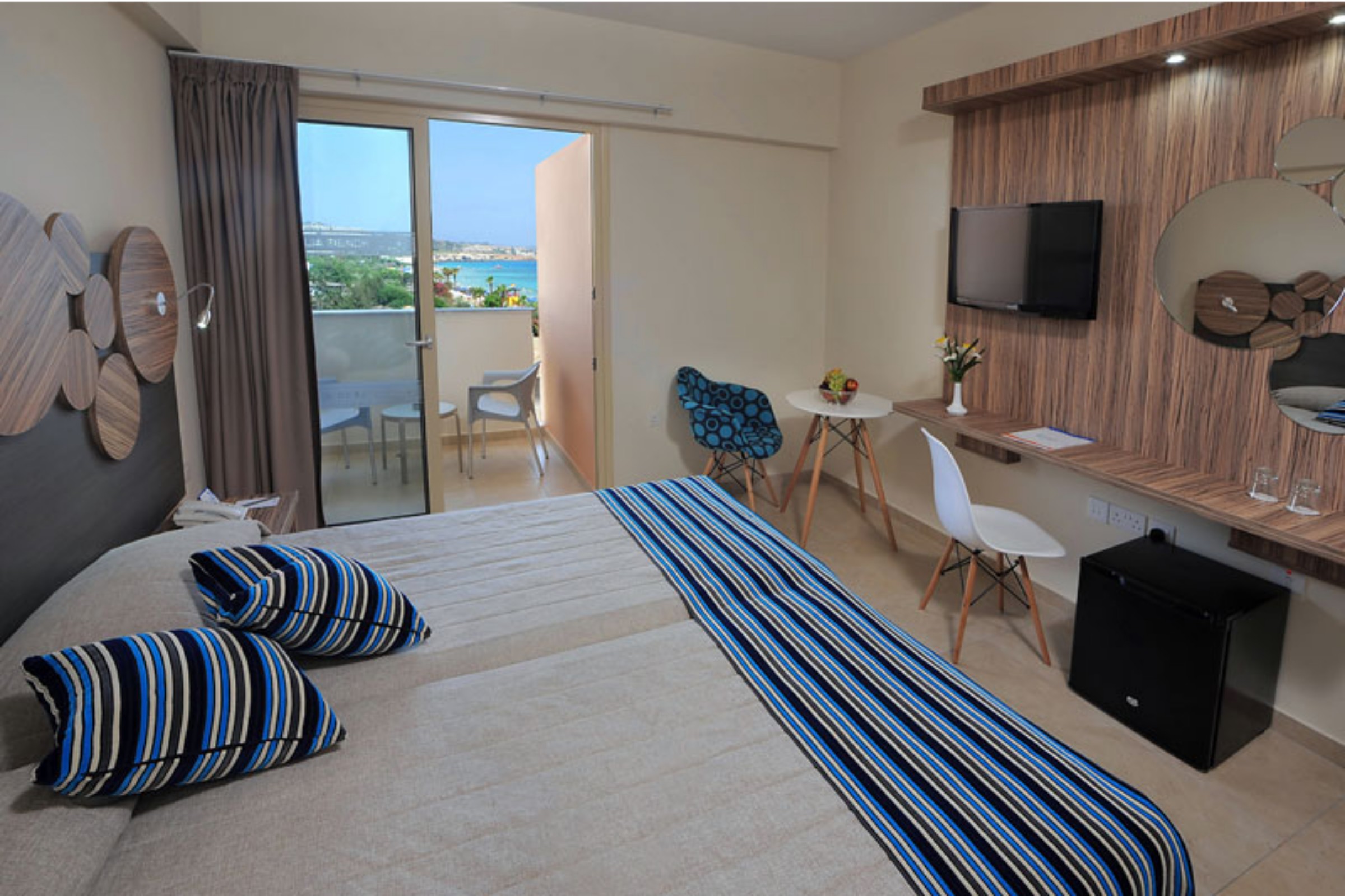Room, Double or Twin Bed, Sea View
