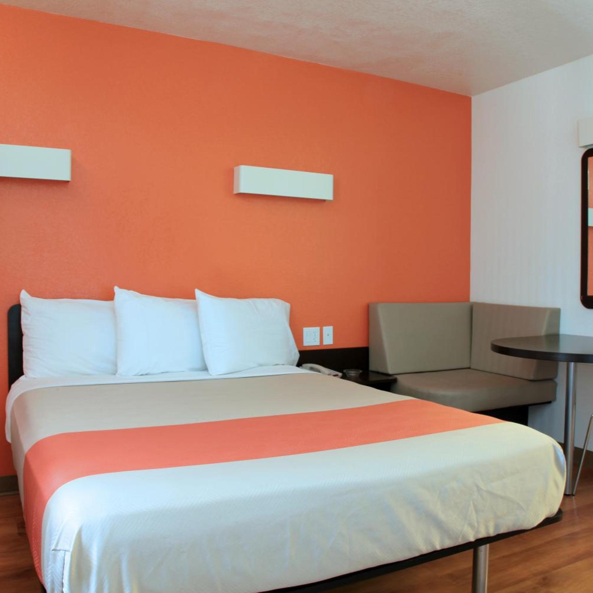 1 Full Bed ADA/RI Shower