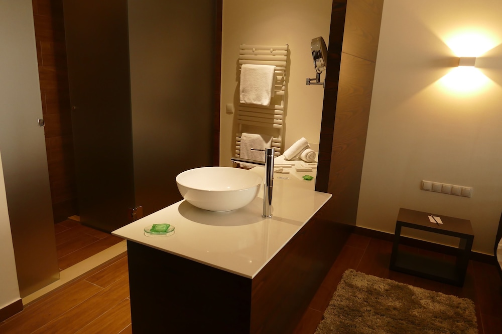Three O Nine Hotel 43/50