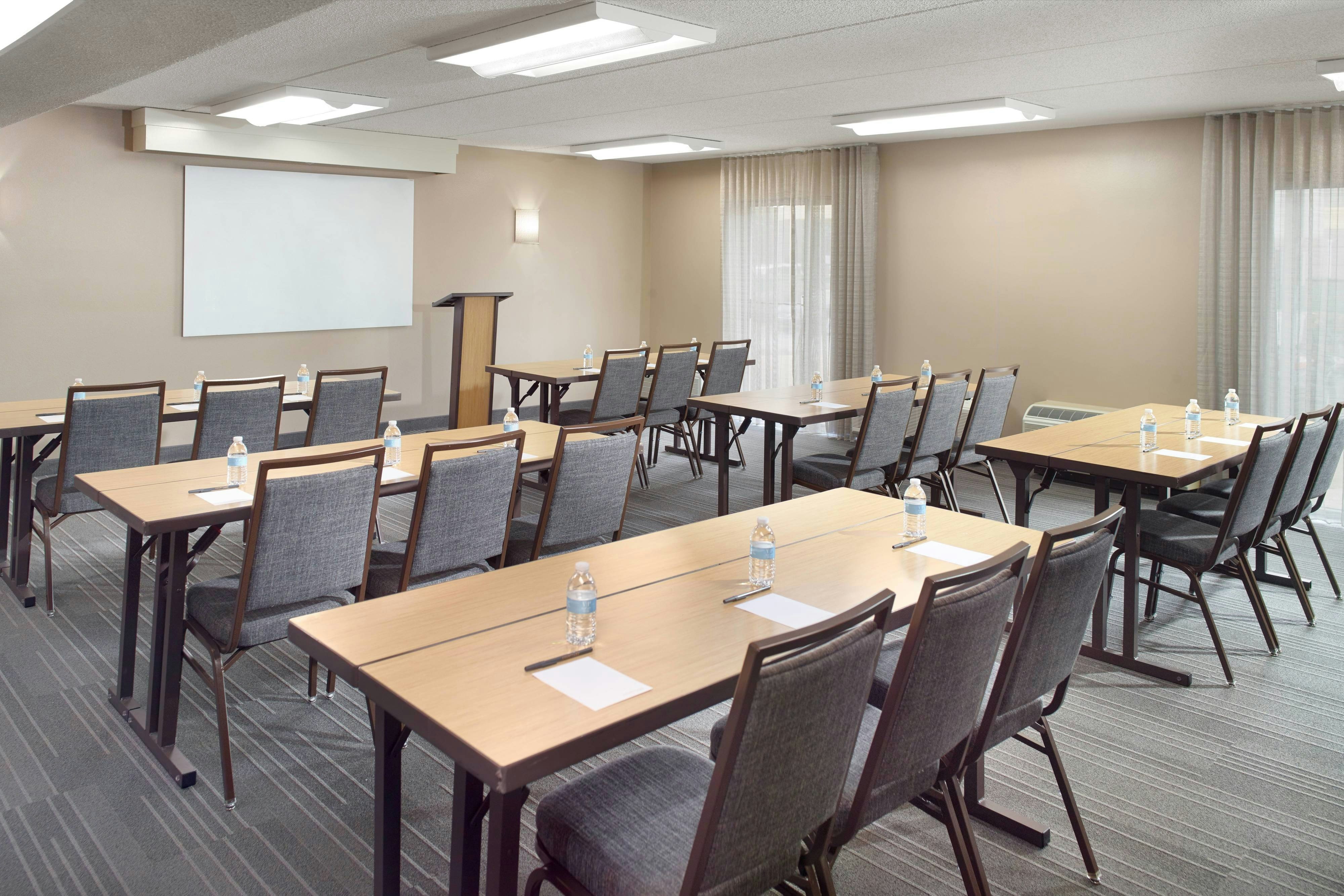 Courtyard By Marriott Atlanta Airport South Sullivan Road 8/8