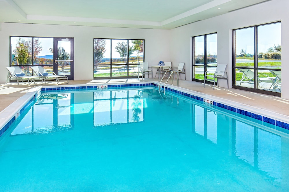 Staybridge Suites Charlottesville Airport 24/53