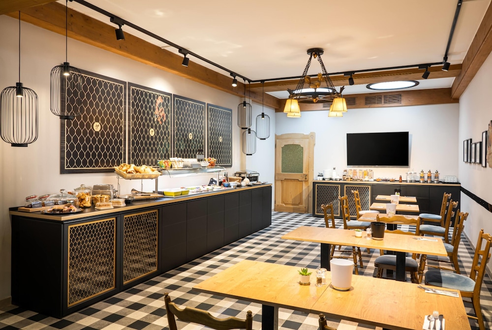 ANA Goggl, Trademark Collection by Wyndham 38/50
