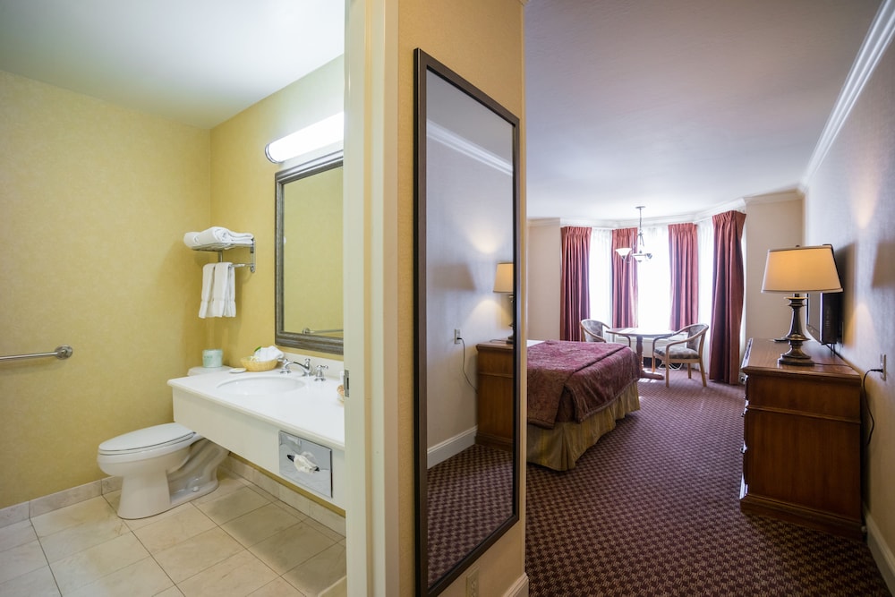 Coventry Motor Inn 10/28