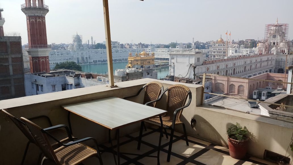 INDUS HOTEL 40/51